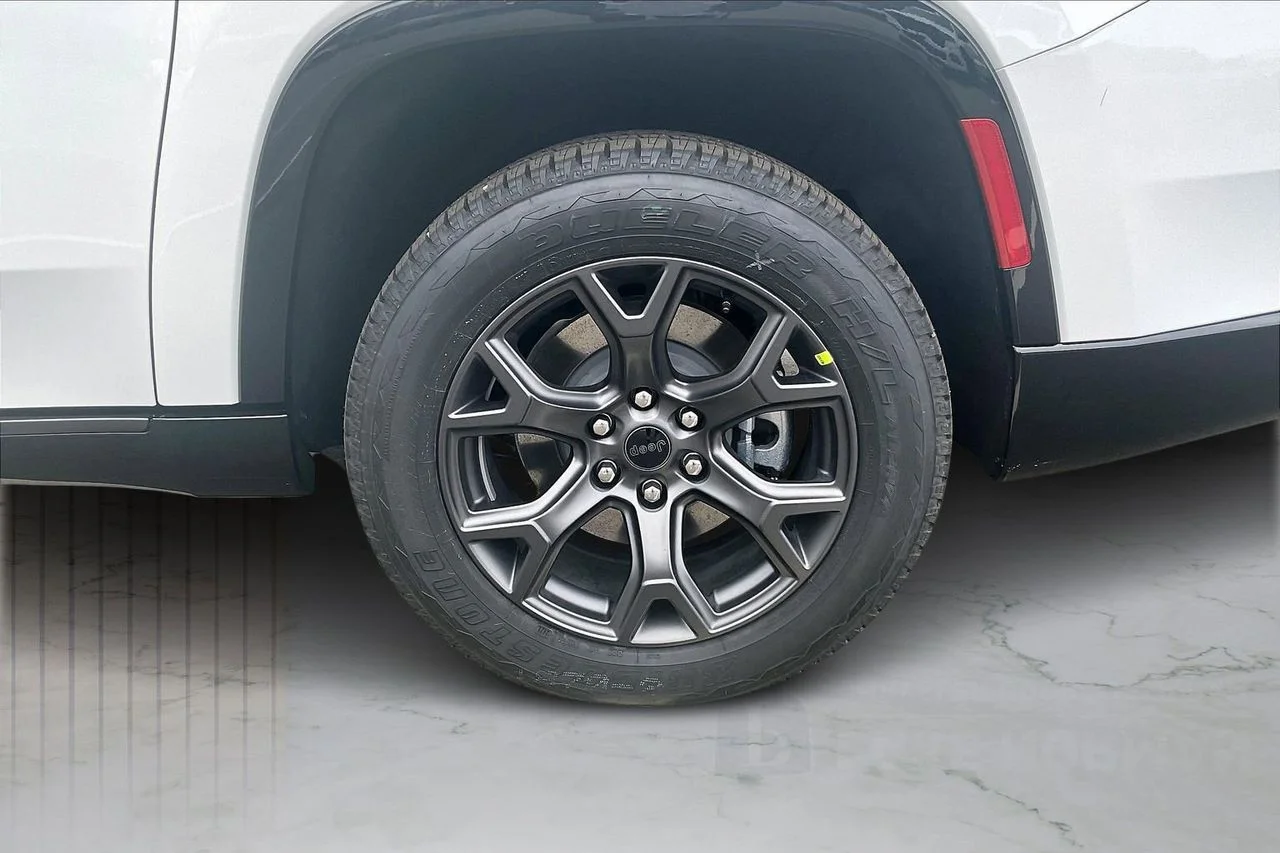 New 2026 Bright White Clear-Coat Exterior Paint Jeep Limited Altitude image 37