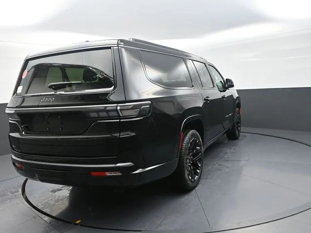 New 2026 High Gloss Black Exterior Paint Jeep Limited Reserve image 5