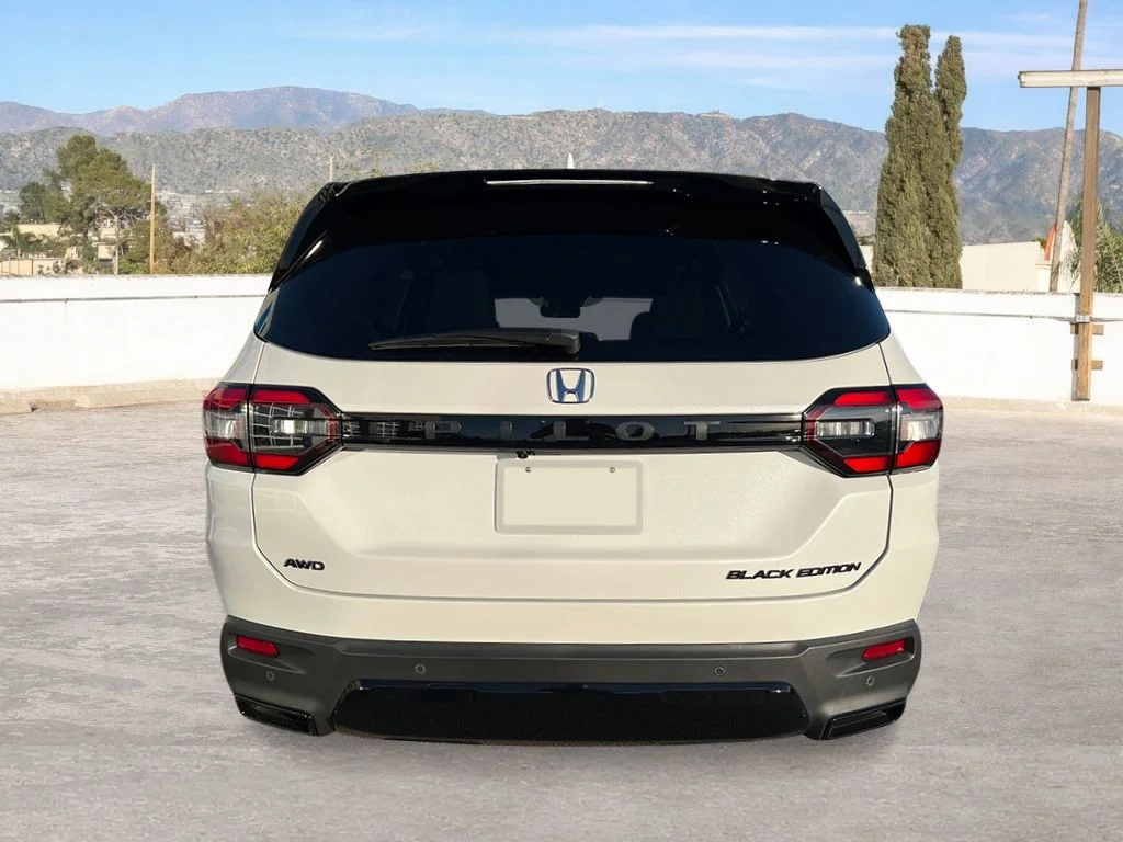 New 2026 Platinum White Pearl Honda Black Edition image 4