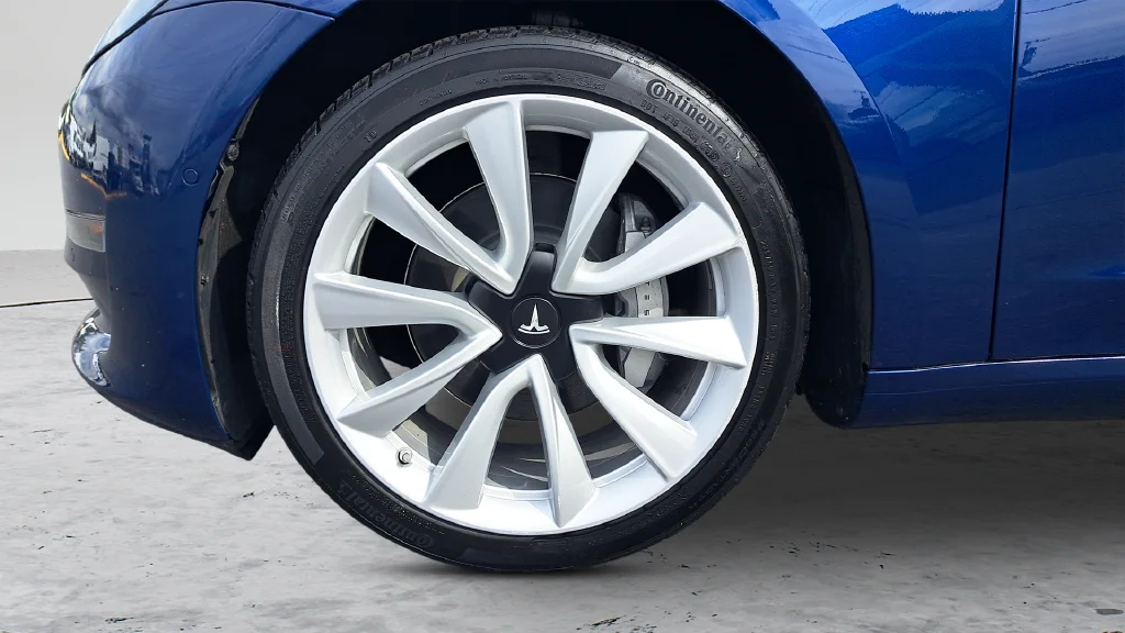 Used 2020 Blue Tesla Long Range image 27