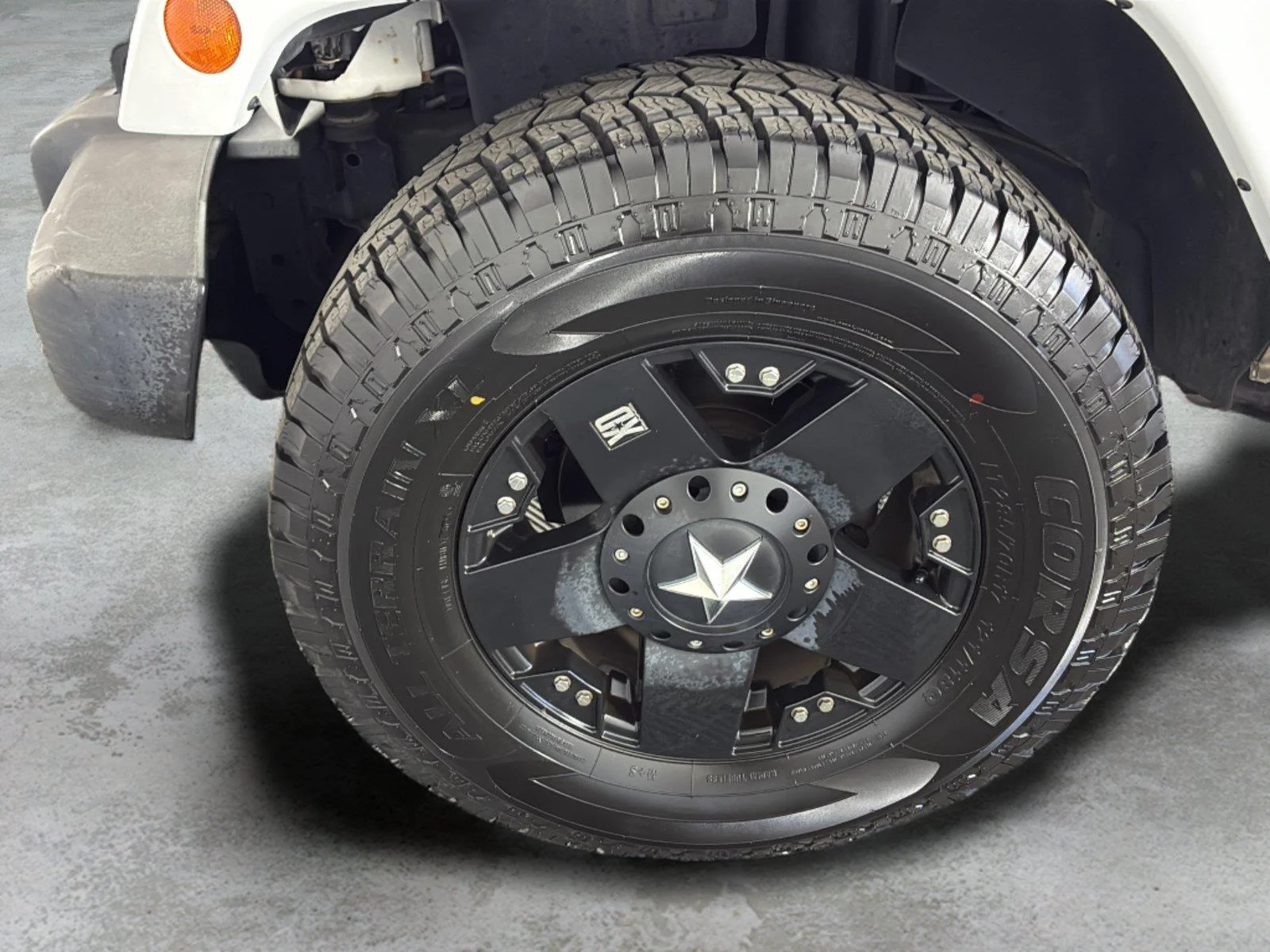 Used 2014 Bright White Clearcoat Jeep Sahara image 11
