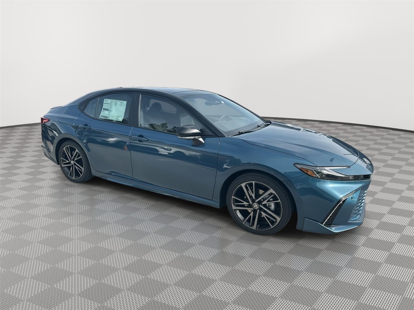 New 2026 Ocean Gem with Midnight Black Metallic roof <sup>1</sup> Toyota  XSE image 3