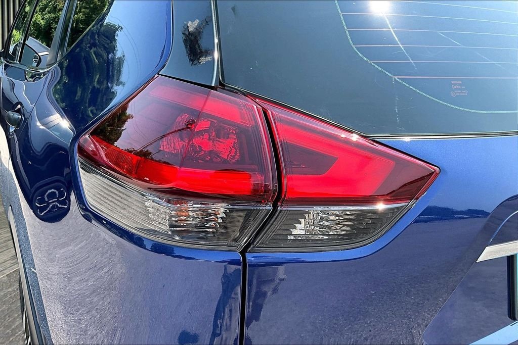 Used 2018 Blue Nissan S image 30