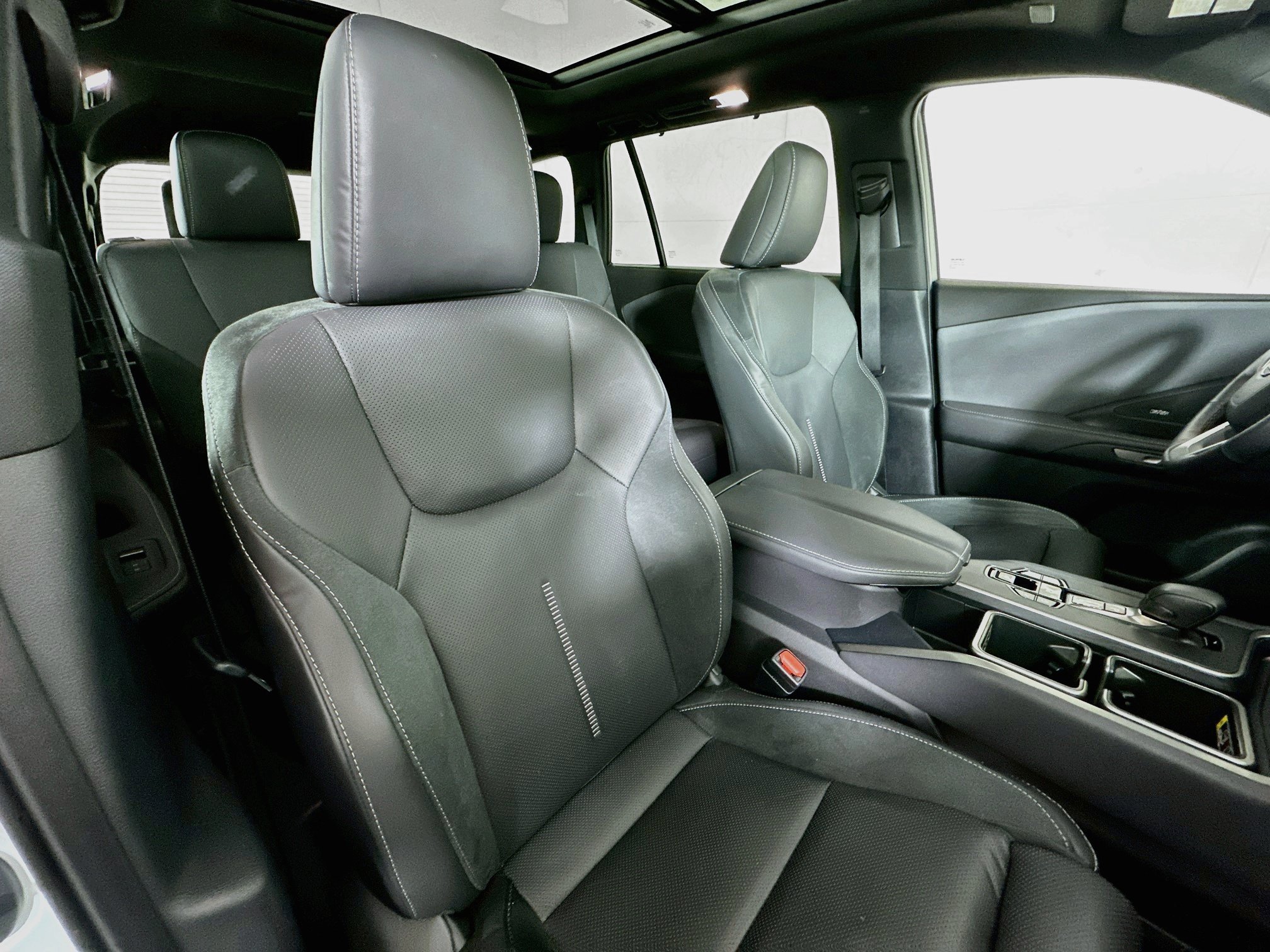 Certified Used 2025 Pearl Lexus 350 Luxury image 29
