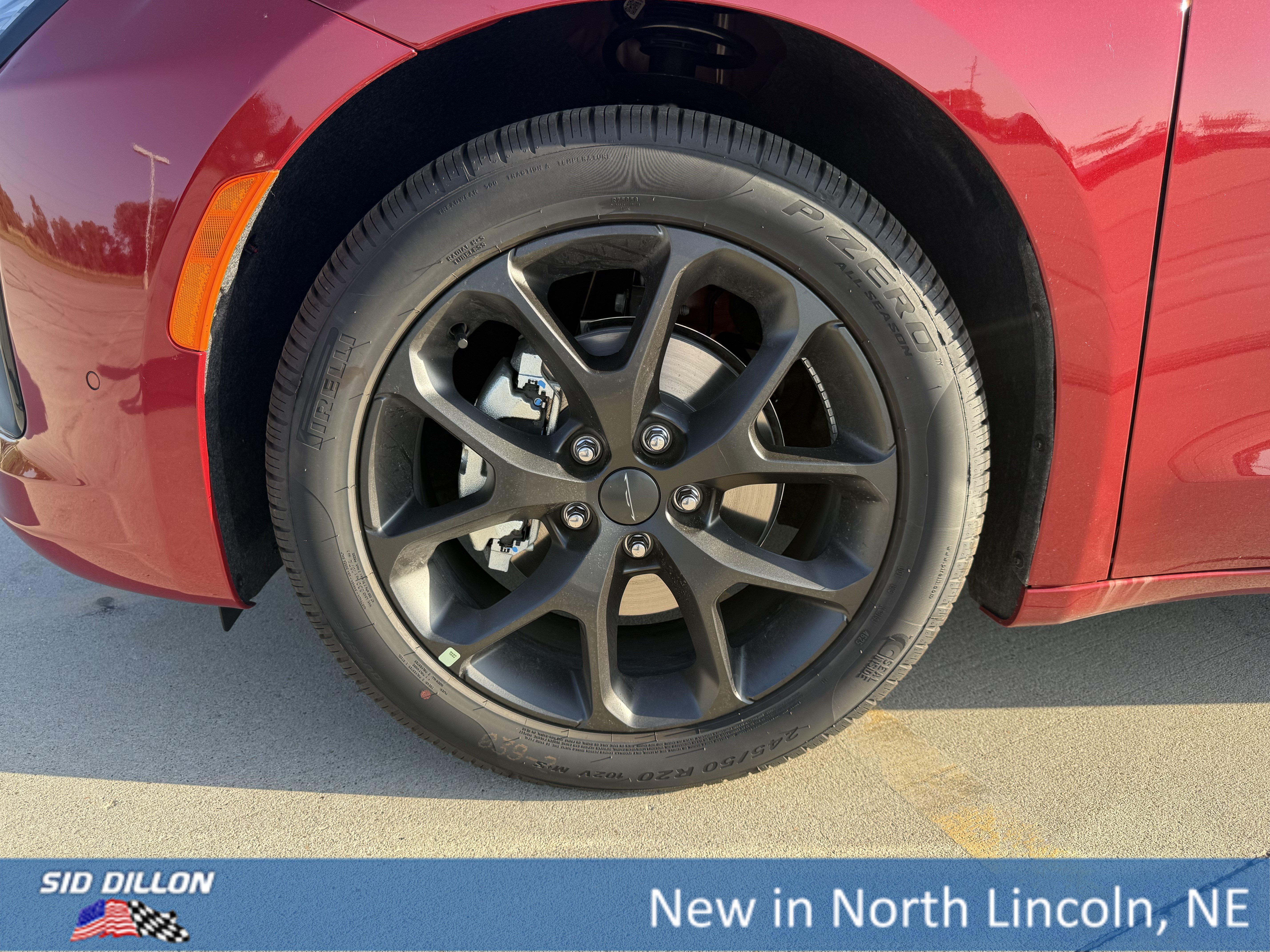 New 2027 Red Hot Pearl-Coat Exterior Paint Chrysler Limited image 5