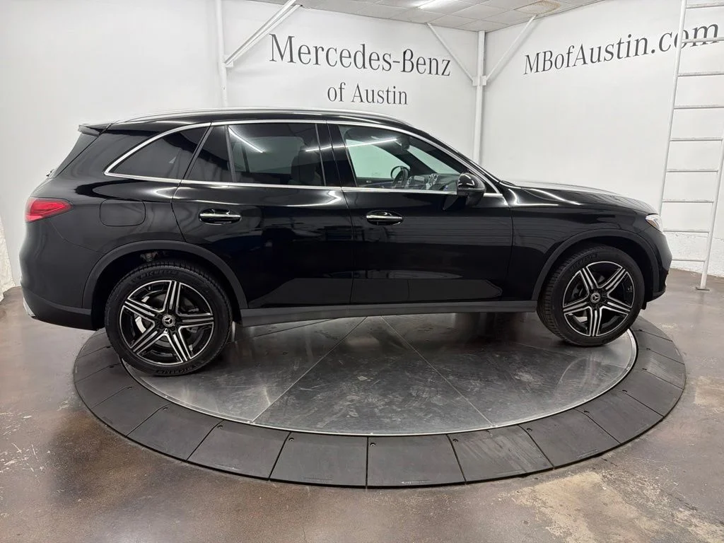 New 2027 Black Mercedes-Benz GLC 300 image 8