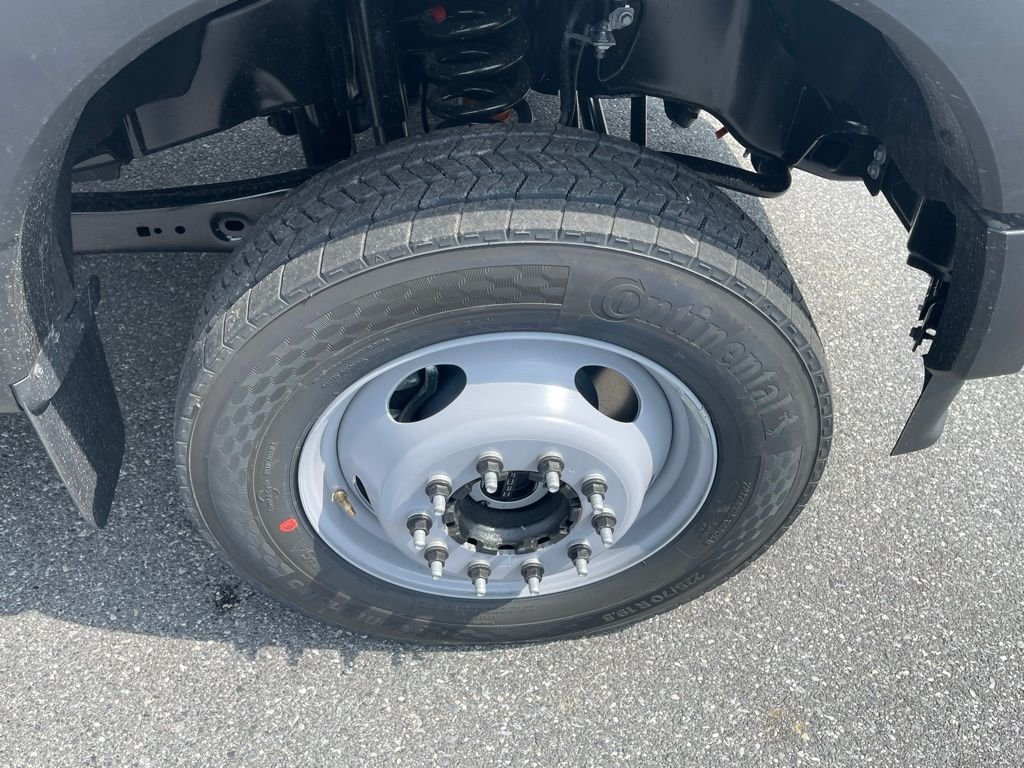 New 2026 Oxford White Ford F-450® XL image 15