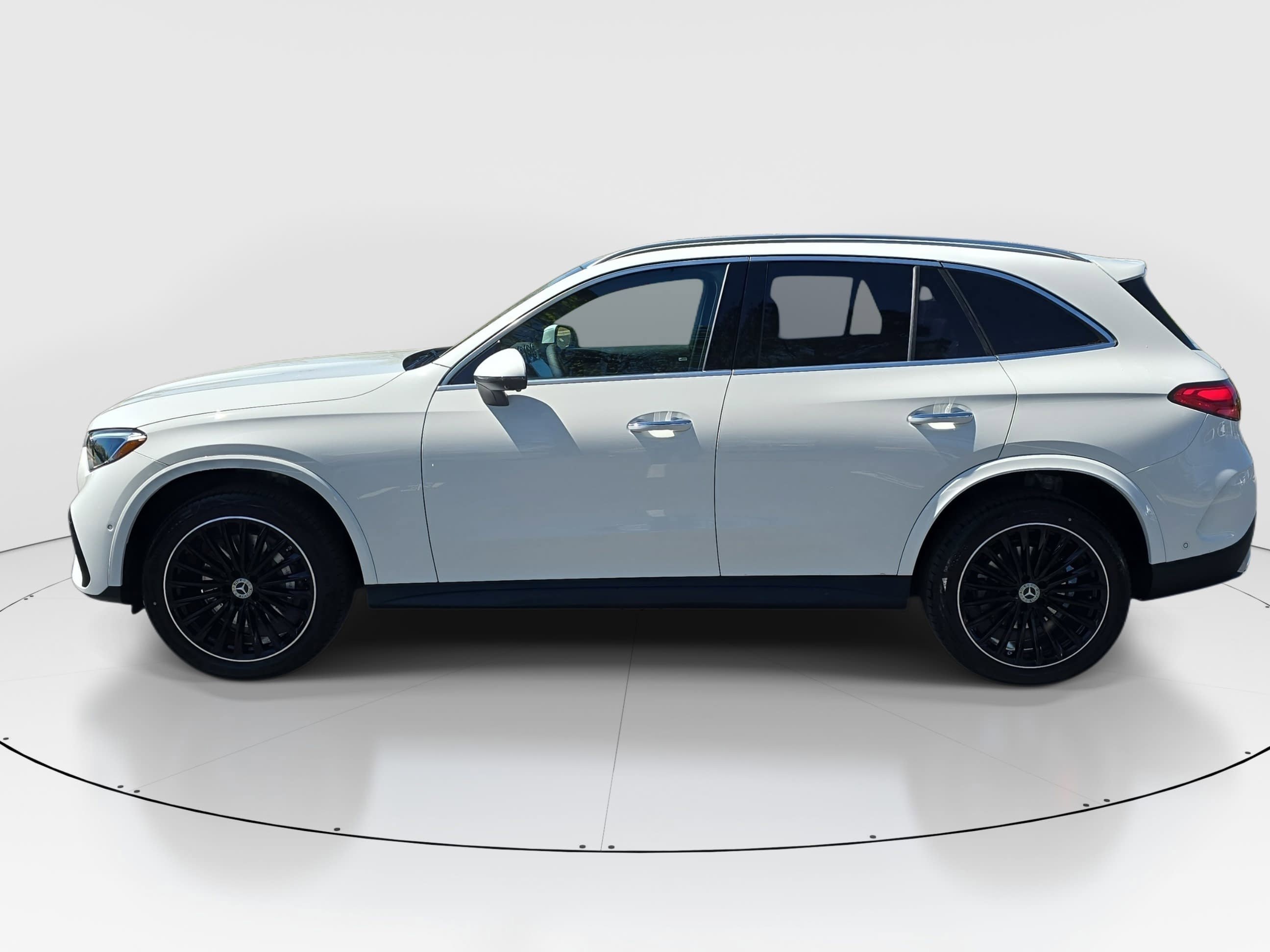 New 2026 Polar White Mercedes-Benz GLC300 image 8