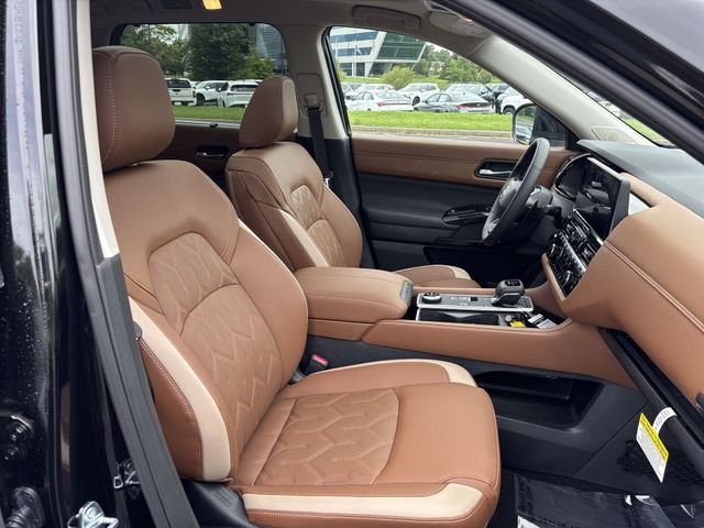 New 2026 Black Nissan Platinum image 25