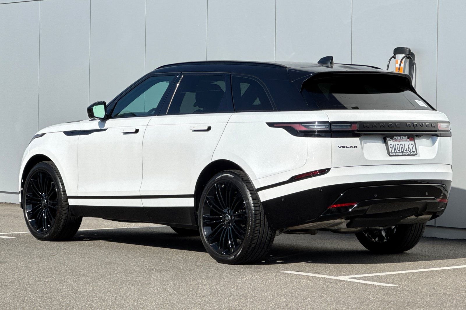 Certified Used 2026 White Land Rover Dynamic SE image 3
