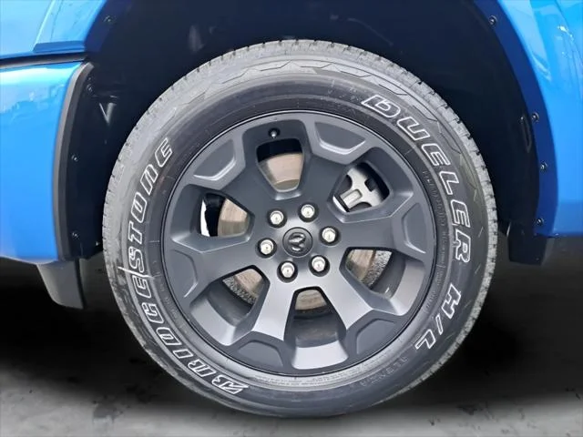 New 2026 Hydro Blue Pearl-Coat Exterior Paint RAM BIG HORN image 28