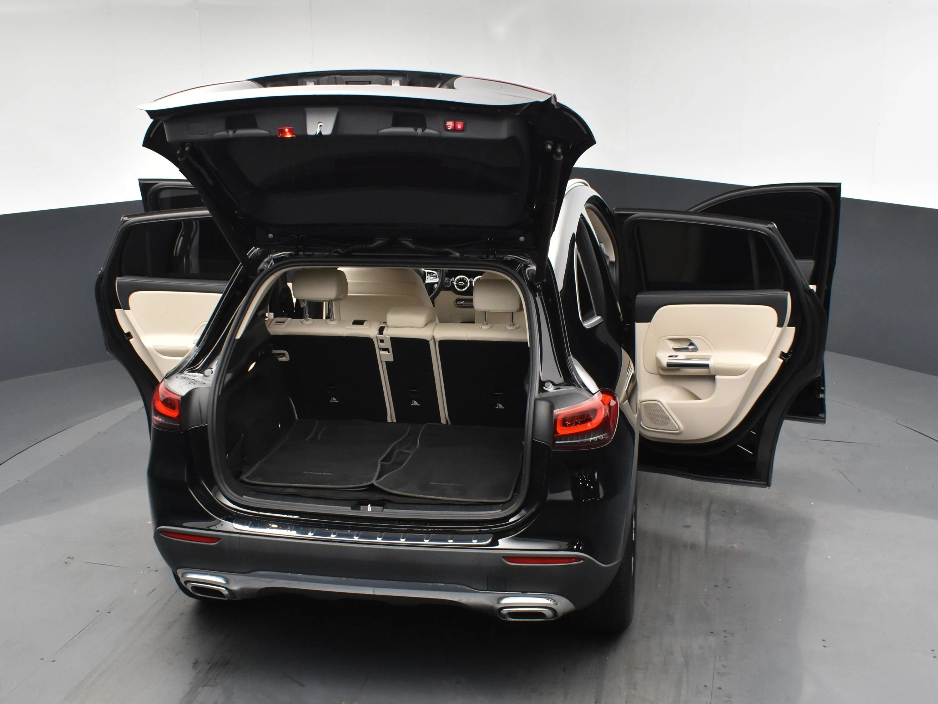 Used 2021 Night Black Mercedes-Benz GLA 250 image 23