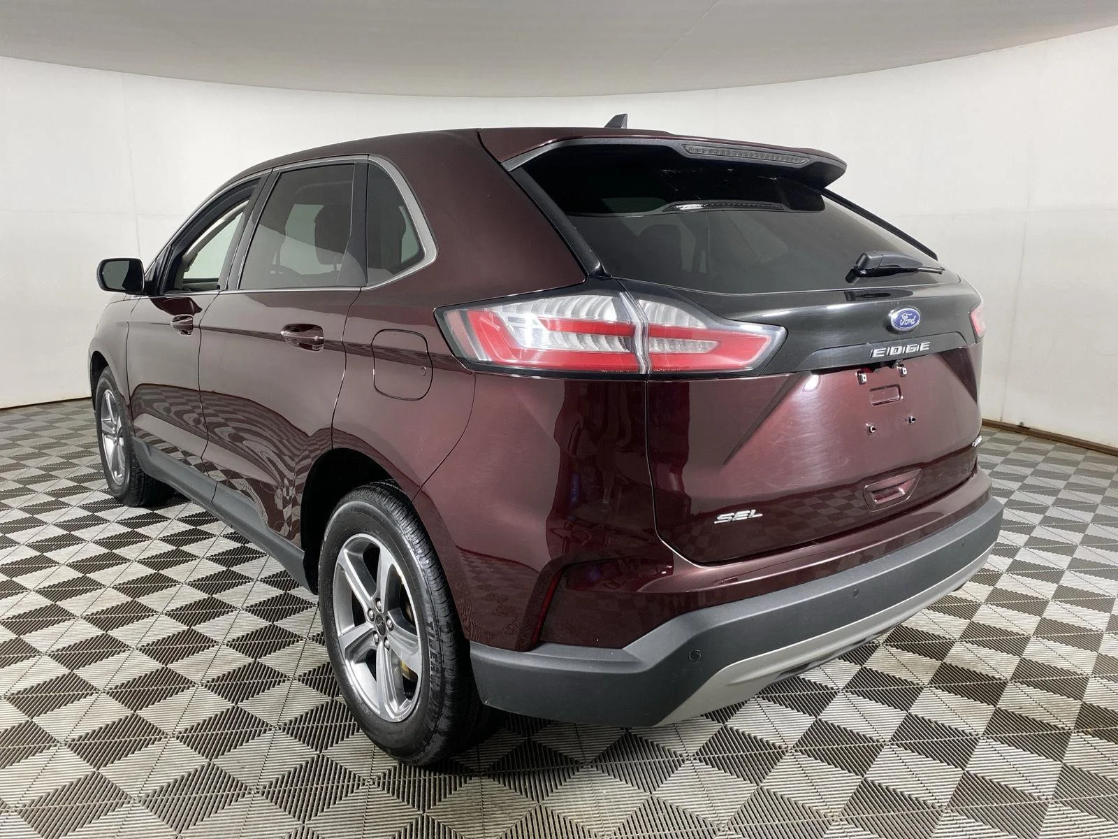 Used 2023 Burgundy Velvet Metallic Tinted Clearcoat Ford SEL image 8