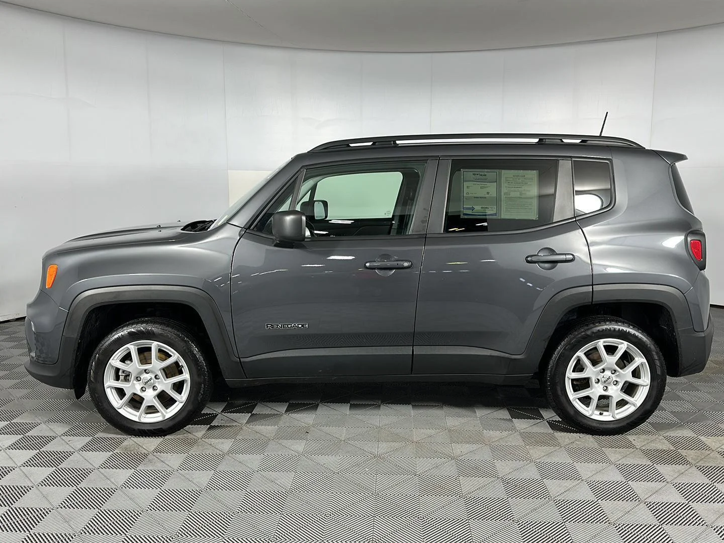 Used 2022 Graphite Gray Jeep Latitude image 15