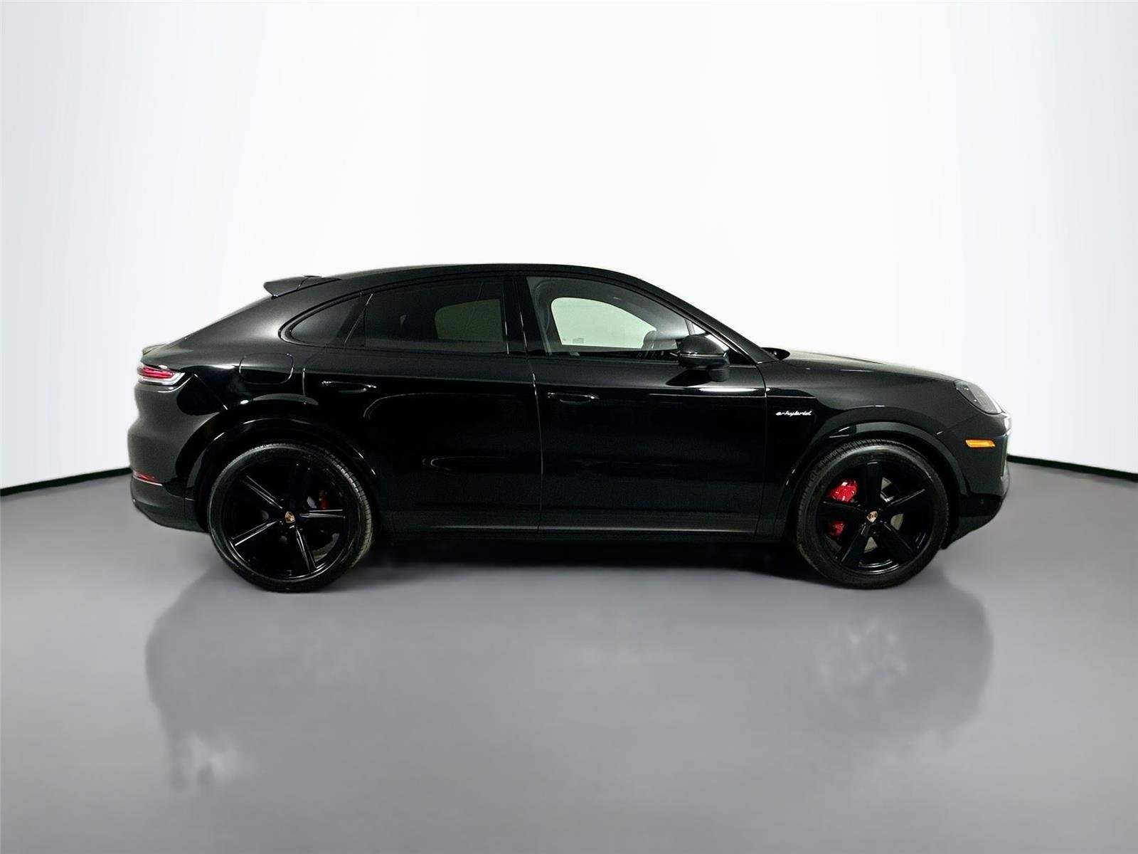 Certified Used 2025 Chromite Black Metallic Porsche S E-Hybrid Coupé image 8