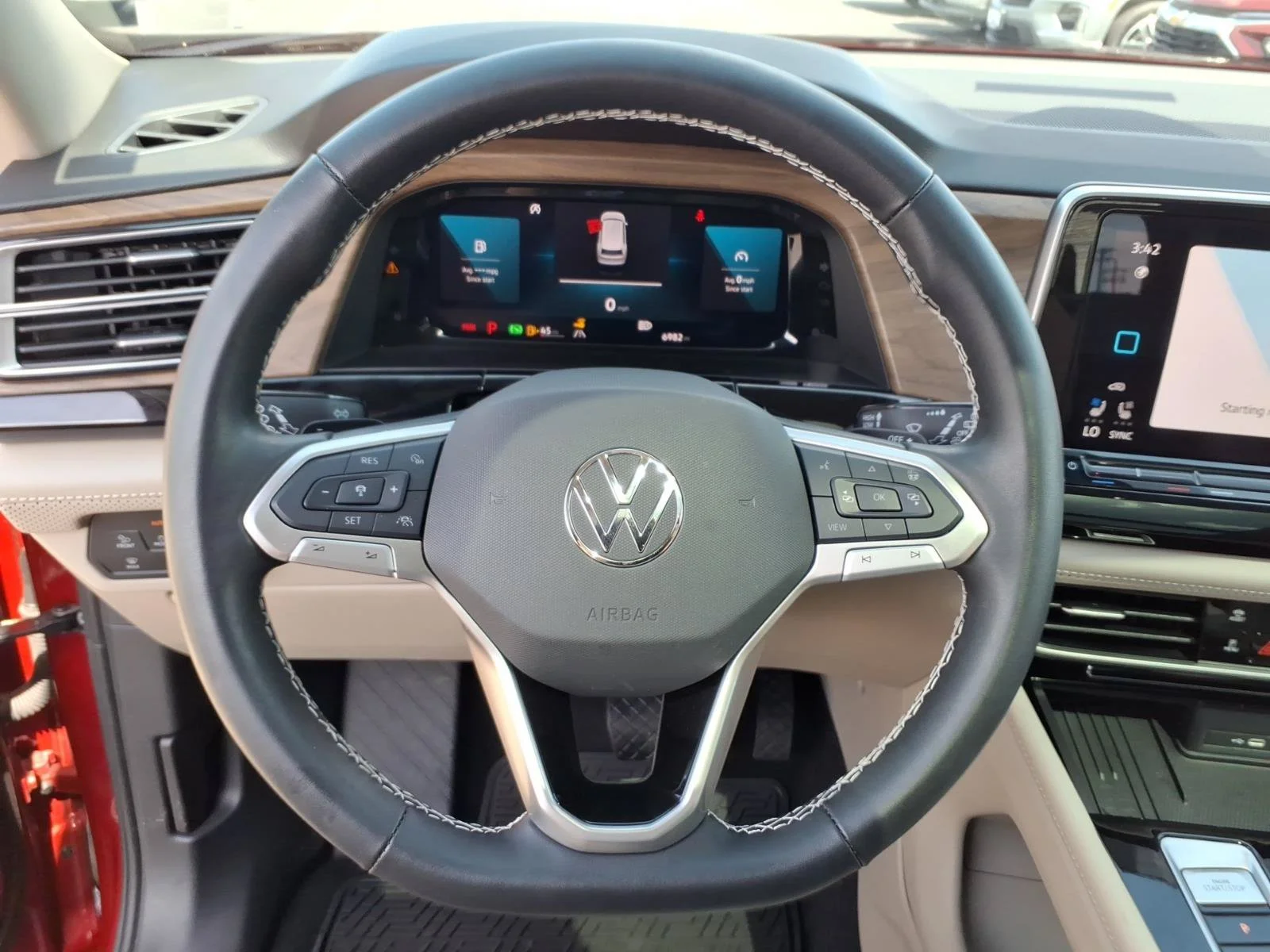 Used 2025 Aurora Red Metallic Volkswagen 2.0T SE with Technology image 19