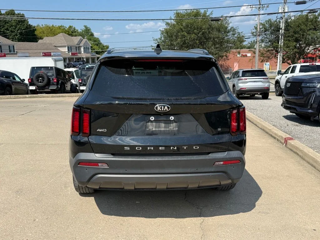Used 2021 Black Kia S image 7
