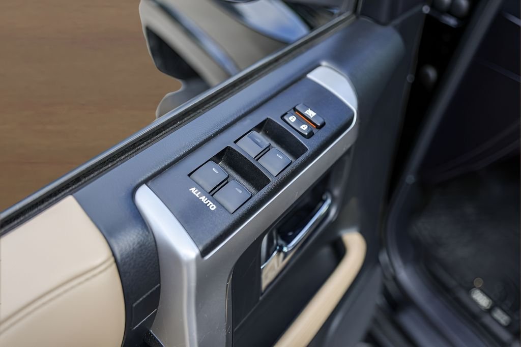 Used 2019 Black Toyota SR5 image 21