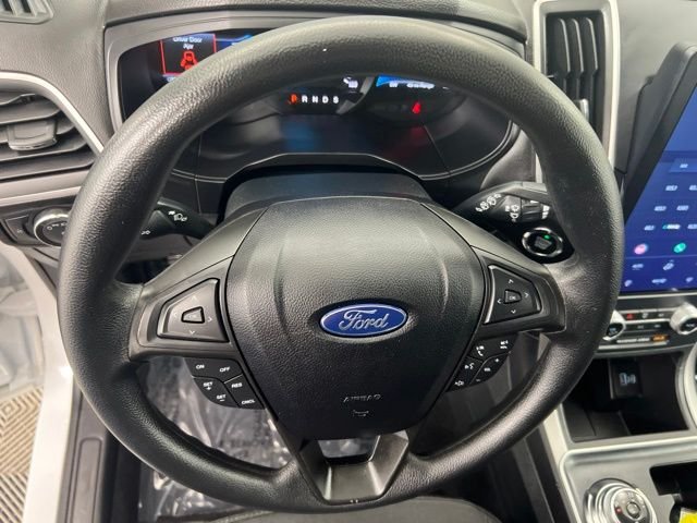 Used 2022 White Ford SE image 21
