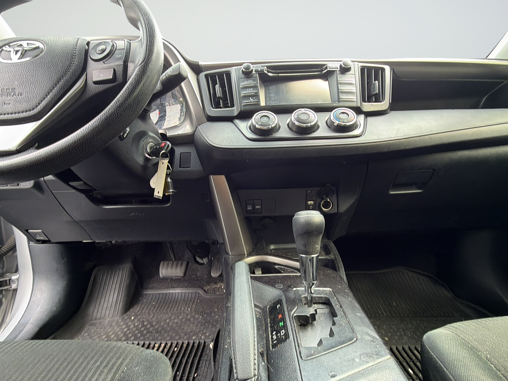 Used 2018 Silver Toyota LE image 20