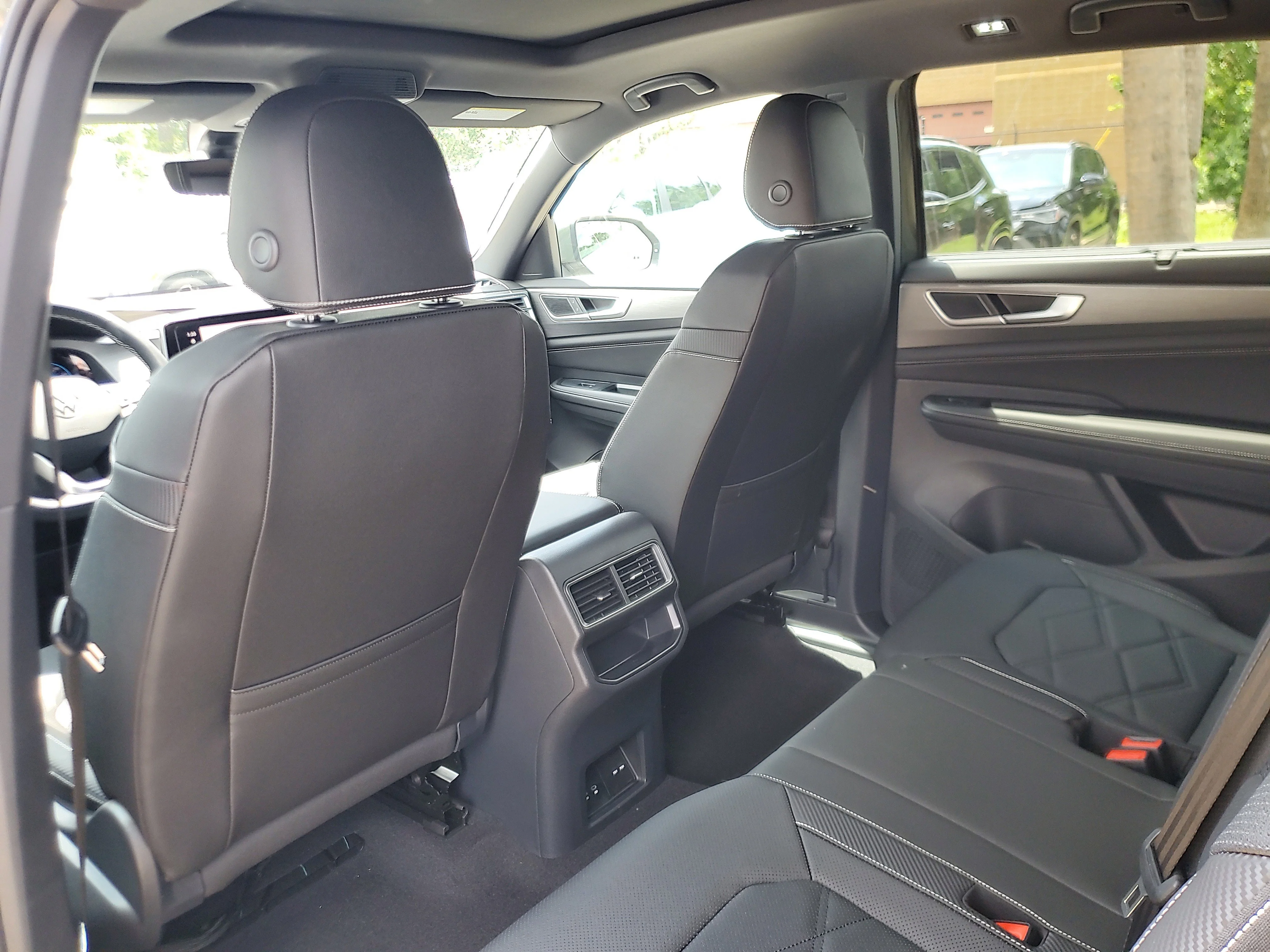 New 2026 Green Volkswagen 2.0T SE w/Technology image 11