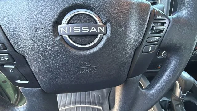 Used 2022 Green Nissan Crew Cab SV 4x4 image 18