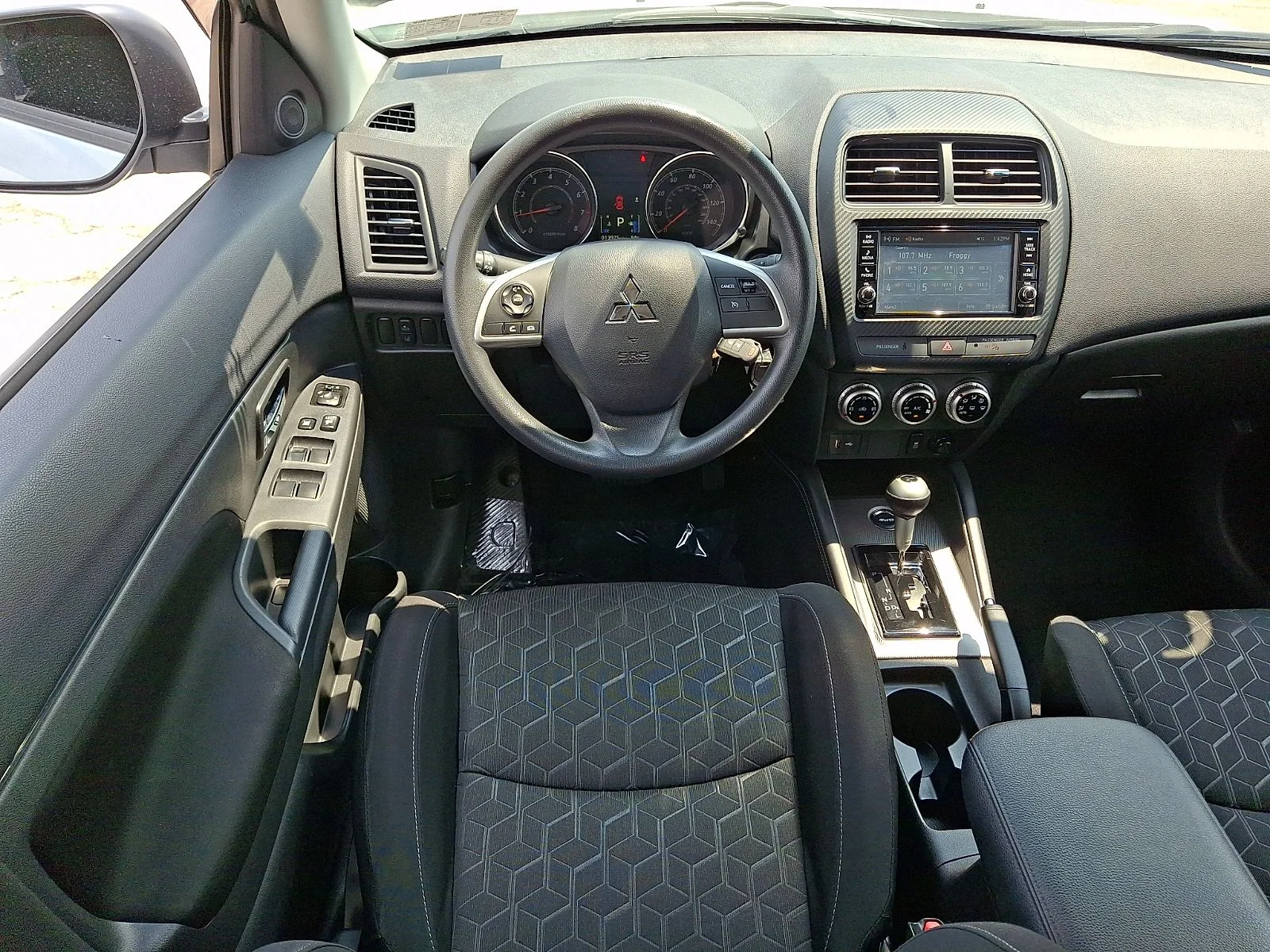 Used 2025 White Mitsubishi 2.0 ES image 11