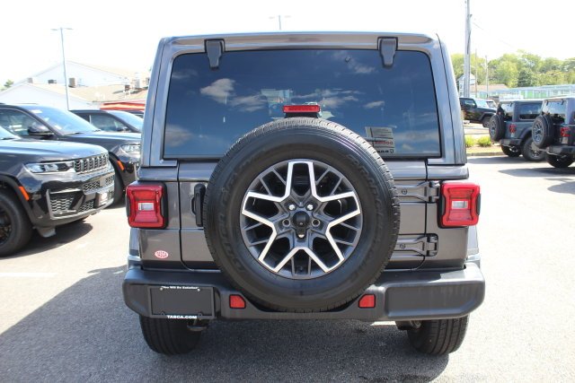 Used 2025 Gray Jeep Sahara image 28