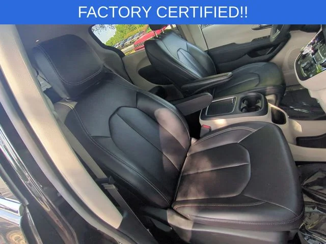 Used 2023 Black Chrysler Touring L image 33