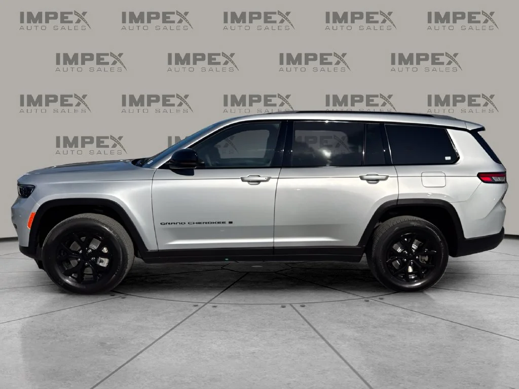 Used 2025 Silver Jeep Altitude image 2