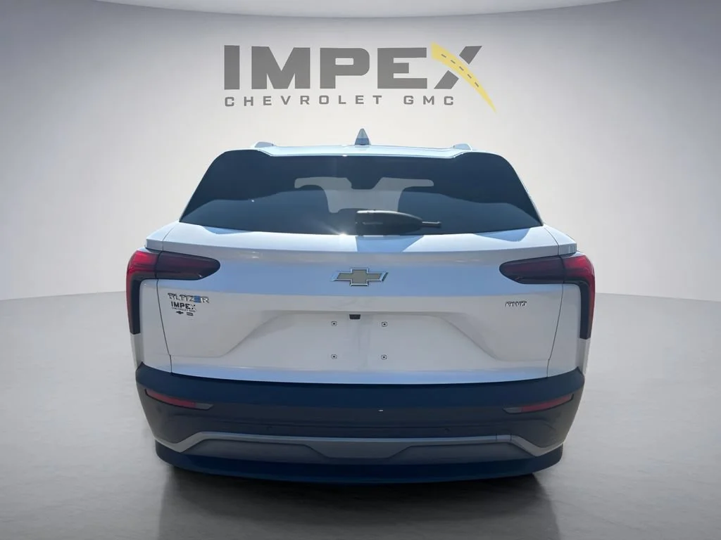 Used 2024 Iridescent Pearl Tricoat Chevrolet LT image 4