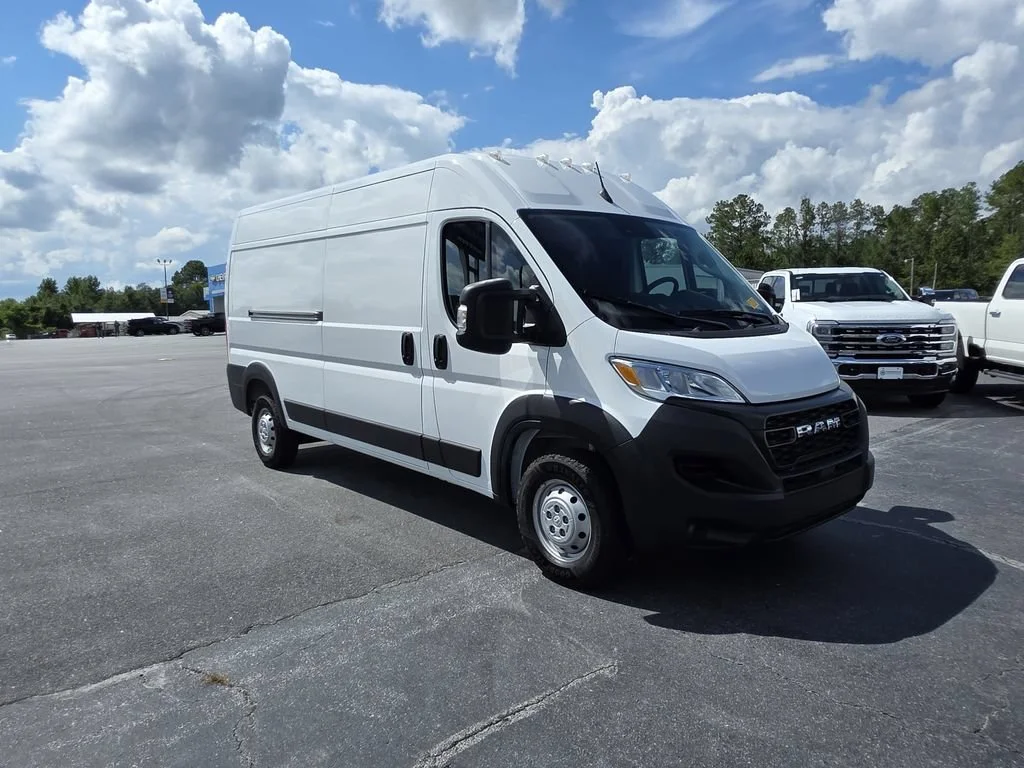 Used 2023 White Ram  image 7