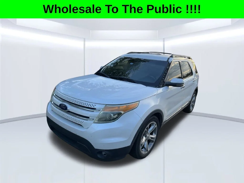 Used 2011 White Ford Limited image 1