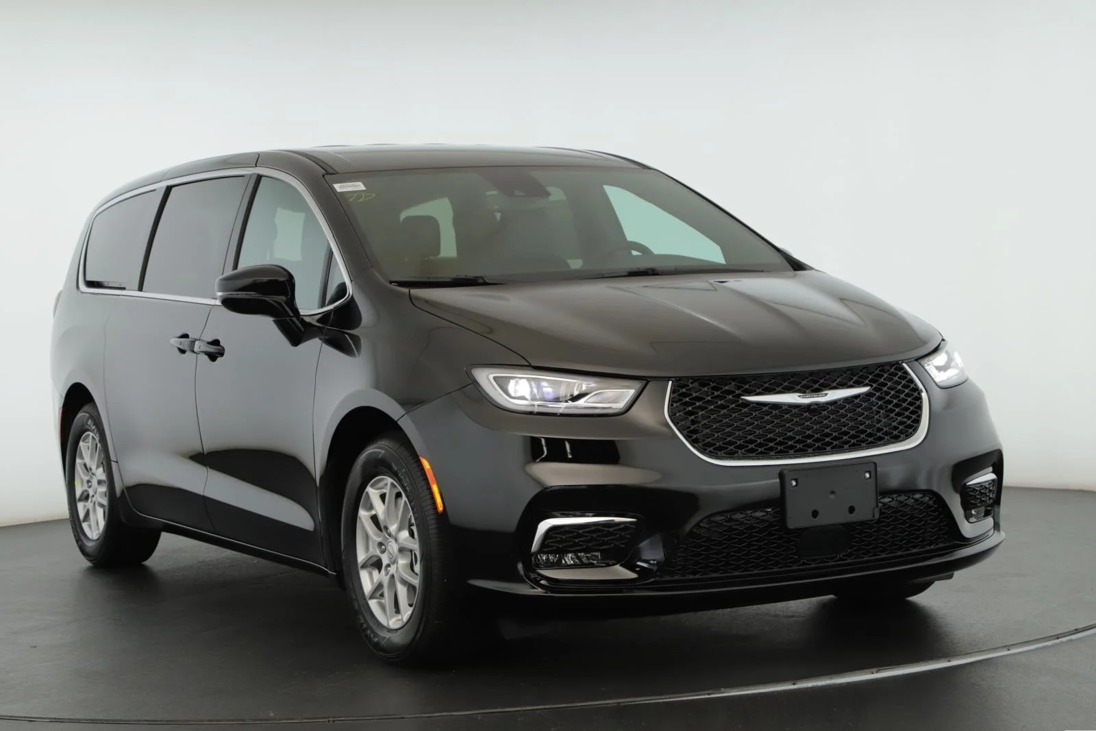 2026 Chrysler Pacifica Select's photo