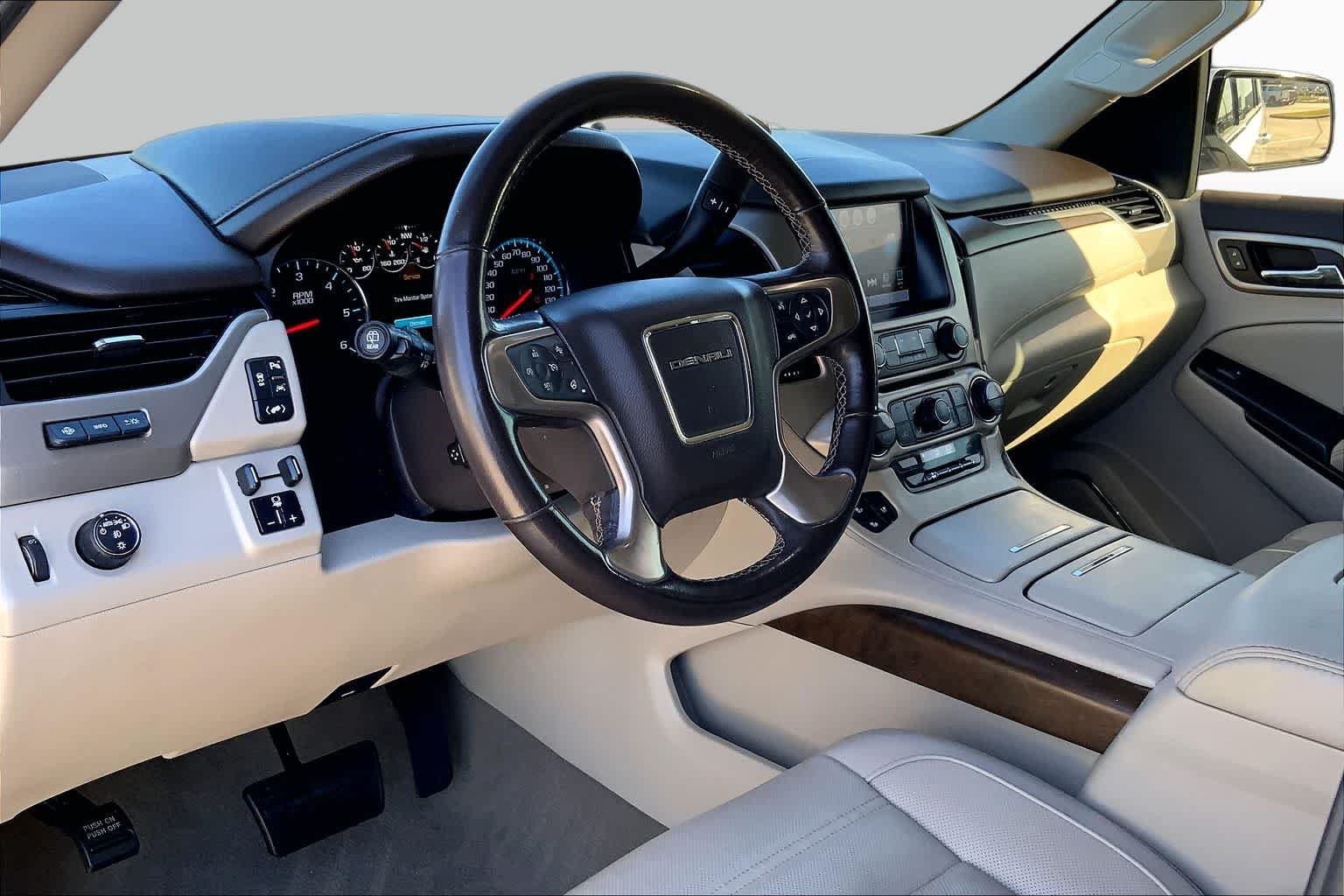 Used 2019 White Frost Tricoat GMC Denali image 18