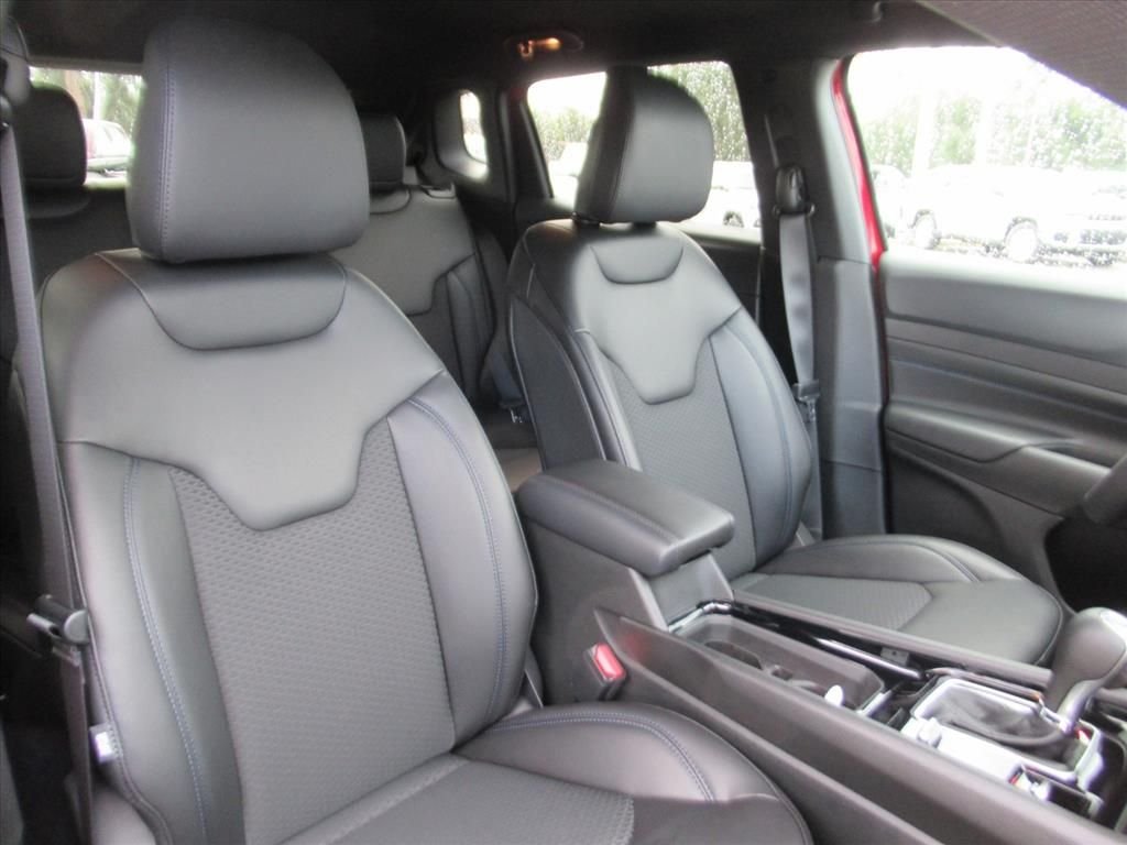 New 2026 Red Hot Pearlcoat Jeep Latitude Altitude image 8