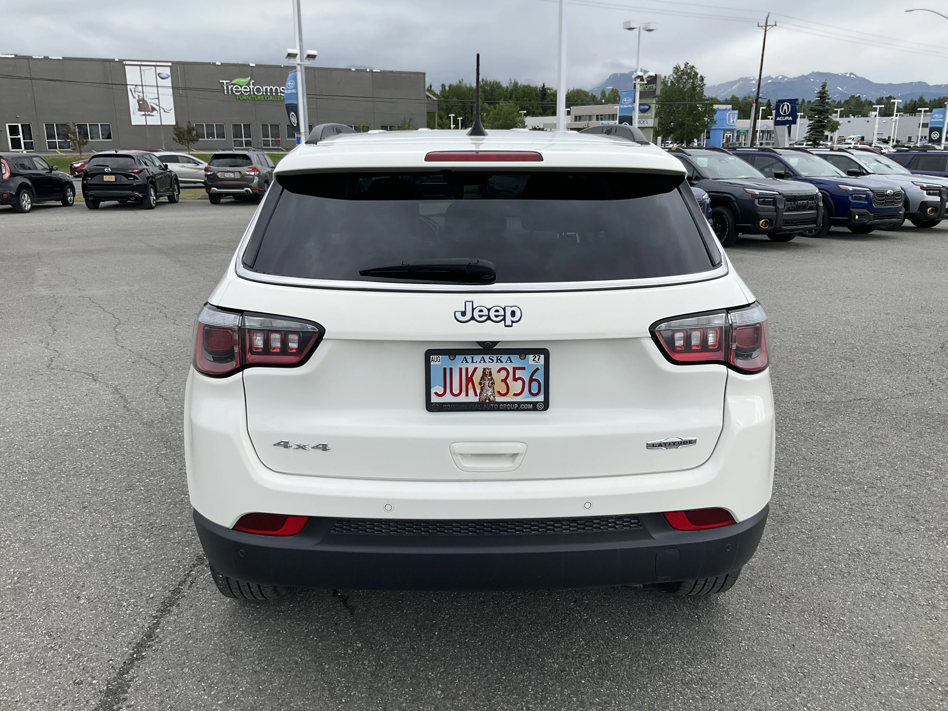 Used 2018 White Clearcoat Jeep Latitude image 4