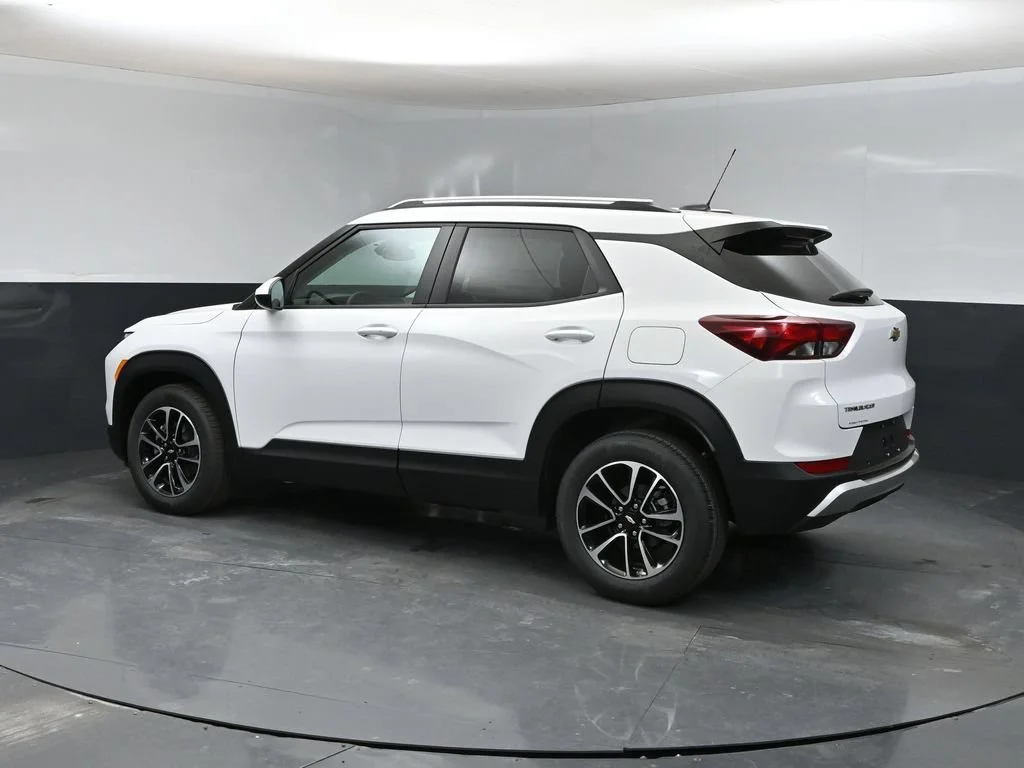 New 2026 Summit White Chevrolet LT image 4