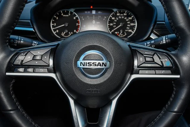 Used 2019 Silver Nissan 2.5 Platinum image 31