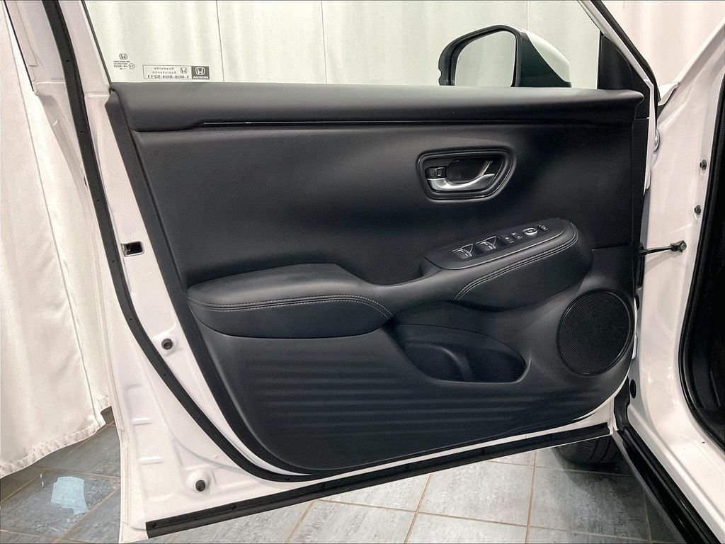 Used 2025 White Honda EX-L image 9