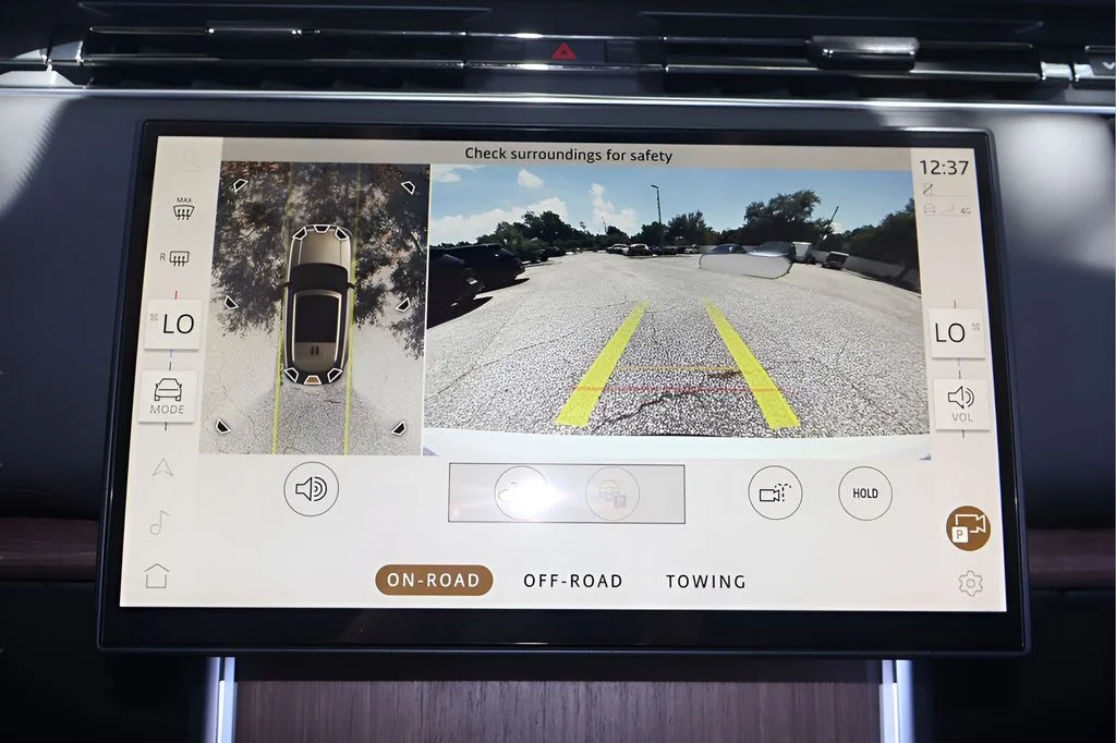 New 2026 Ostuni Pearl White Land Rover SE image 23