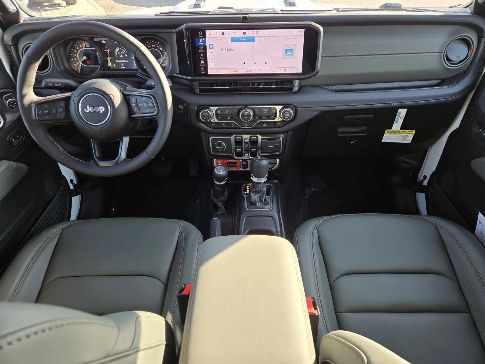 New 2026 Bright White Clear-Coat Exterior Paint Jeep Mojave image 18
