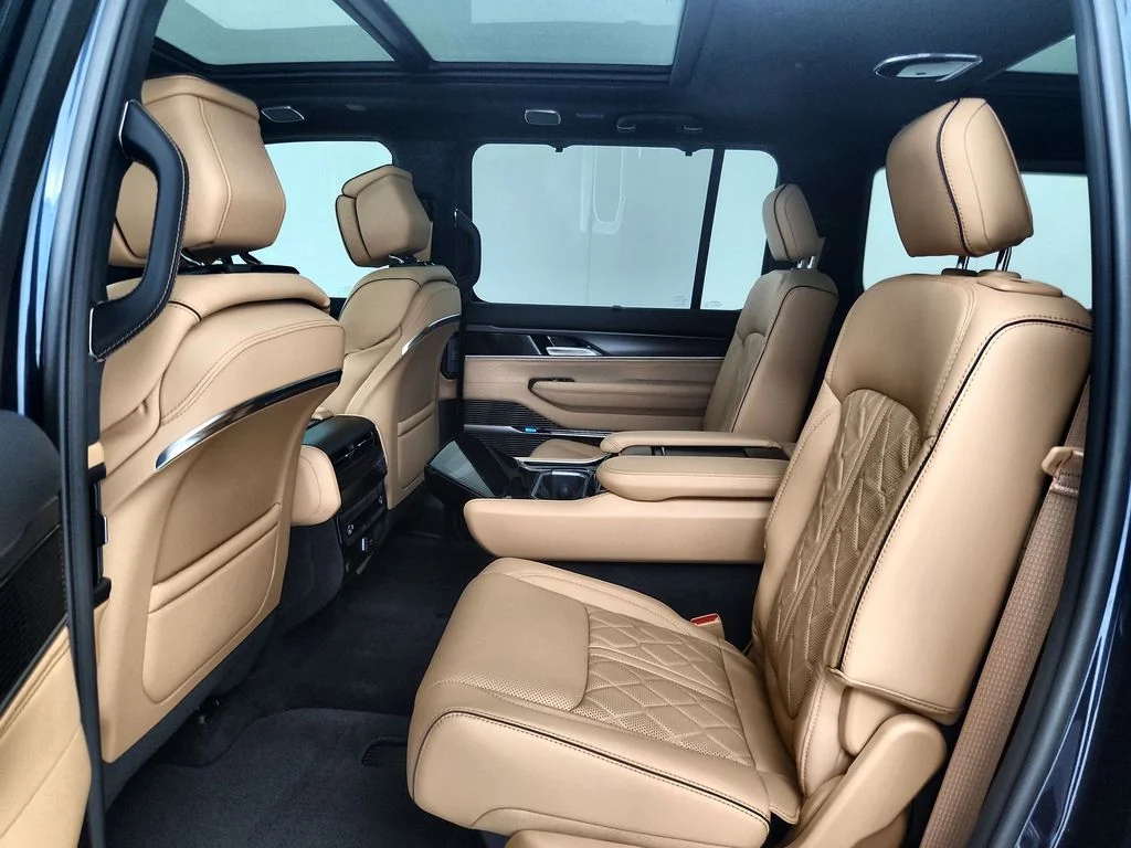 New 2026 Fathom Blue Pearl-Coat Exterior Paint (Late Availability) Jeep Summit Reserve image 30