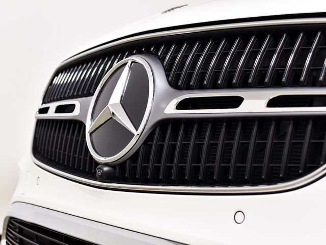 New 2027 Polar White Mercedes-Benz GLC 300 image 7