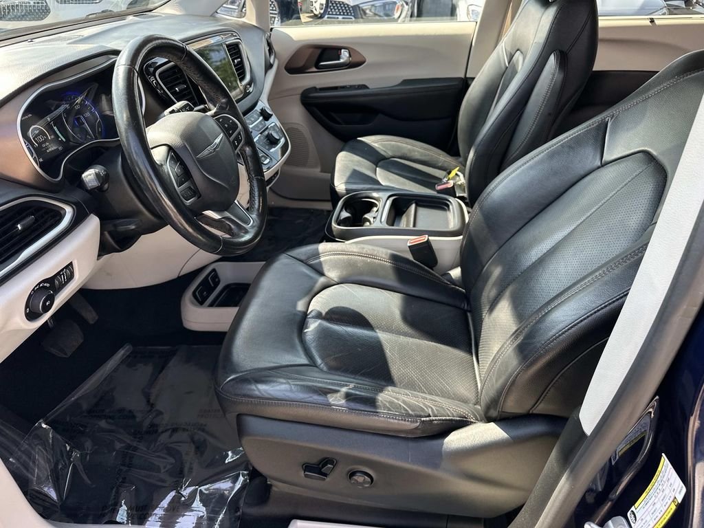 Used 2019 Blue Pearl Chrysler Touring L image 16