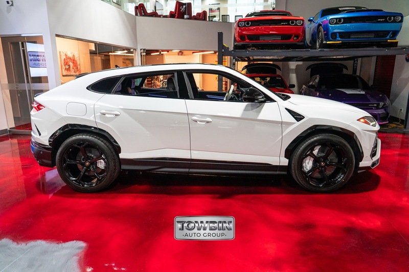 Used 2019  Lamborghini Base image 18
