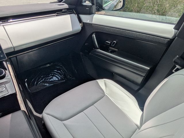 Used 2023 Black Land Rover SE Dynamic image 16