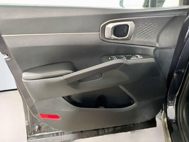 Used 2025  Kia LX image 29