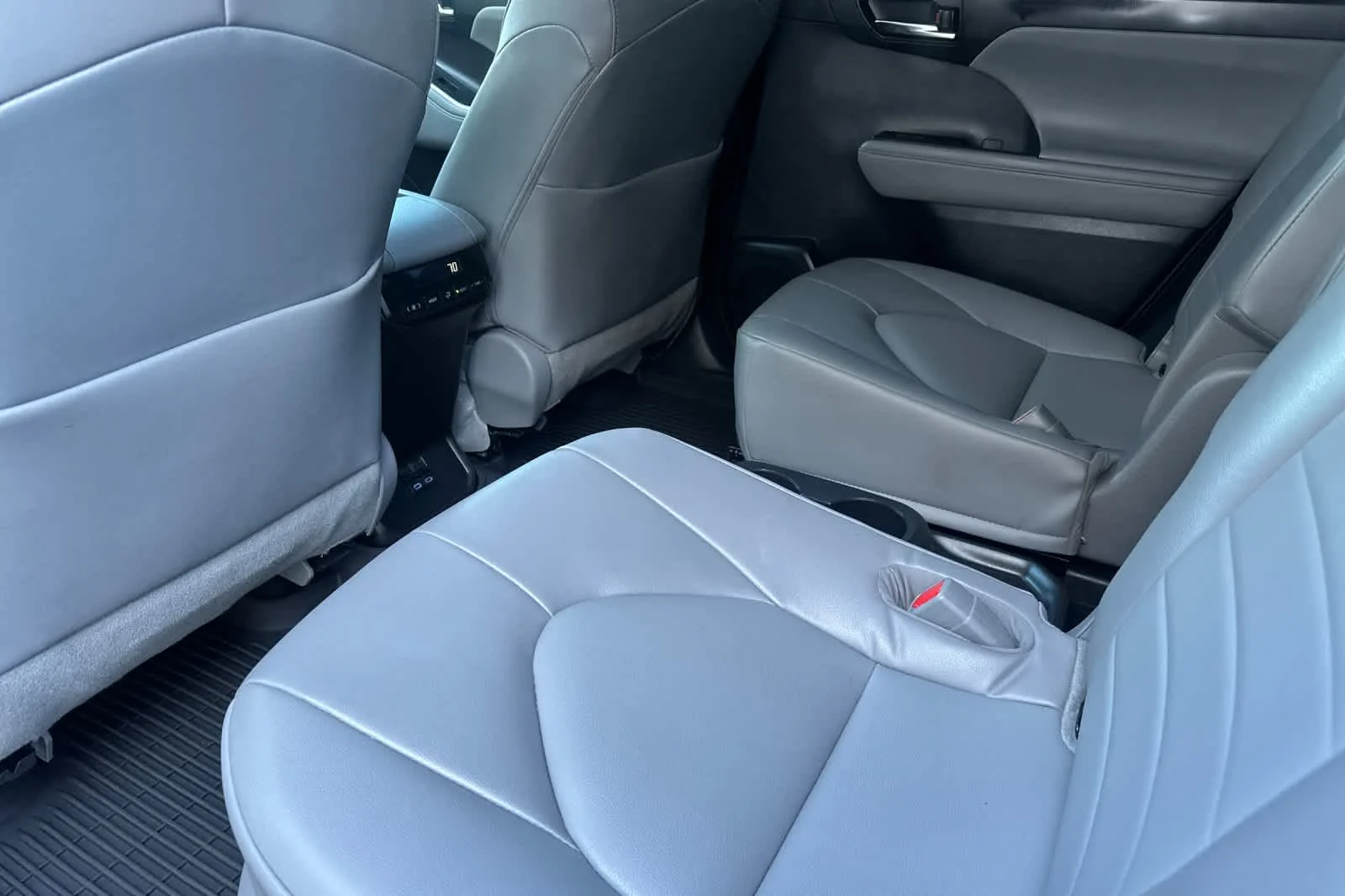 Used 2022 Moon Dust Toyota Hybrid XLE image 4