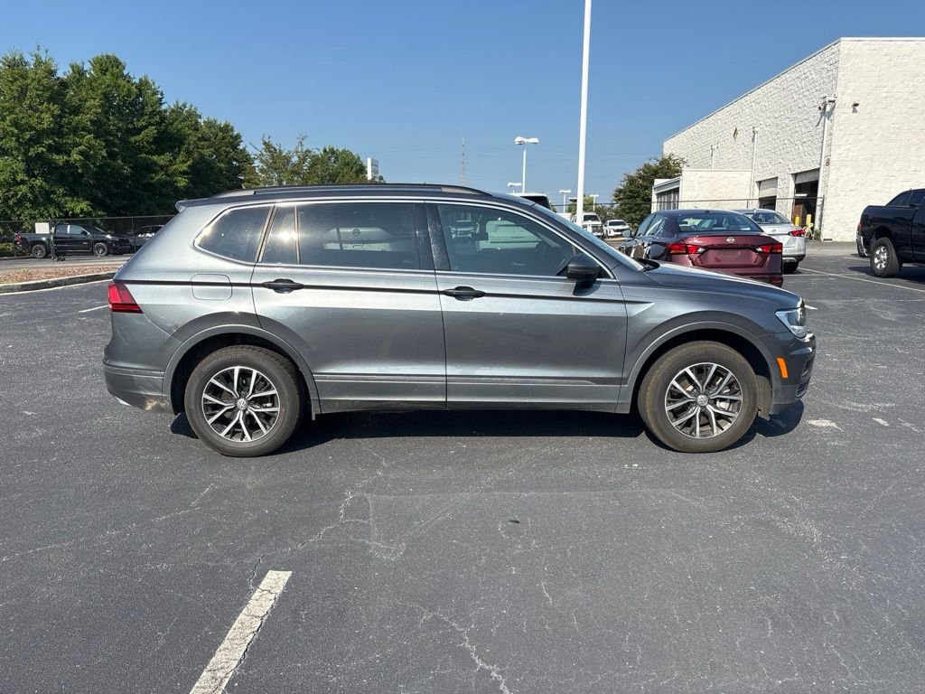 Used 2021  Volkswagen 2.0T SE image 2
